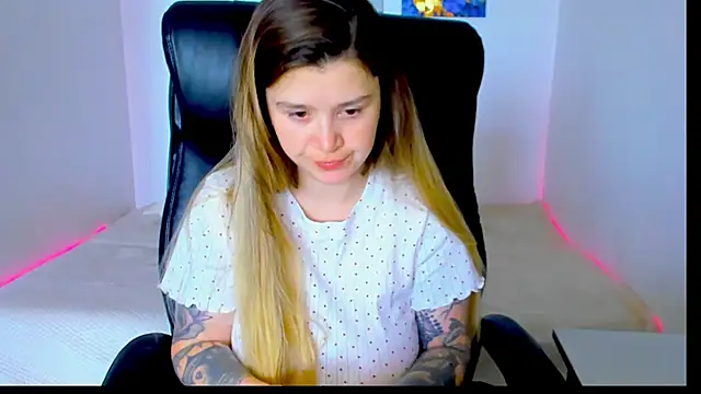 Snapshot of Natali_Secret chatting on May 2026 09:50:02 AM Natali Secret online show from May 2026 09:50:02 AM