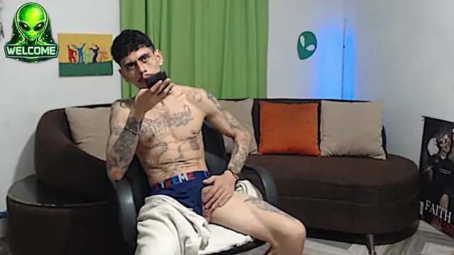 Snapshot of alpha_zom chatting on May 2026 02:52:01 AM alpha zom online show from May 2026 02:52:01 AM