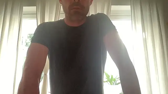 Riccardo86xx online show from May 2026 03:57:01 AM