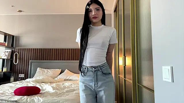 MerlynPoor online show from May 2026 06:19:01 AM
