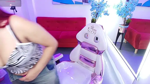 Snapshot of Nahomi_velmont chatting on June 2026 12:40:01 PM Nahomi velmont online show from June 2026 12:40:01 PM