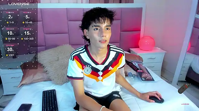 Snapshot of christopher_robin4 chatting on May 2026 08:06:02 PM christopher robin4 online show from May 2026 08:06:02 PM