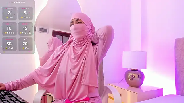 Snapshot of DinaNoor chatting on May 2026 12:20:01 PM DinaNoor online show from May 2026 12:20:01 PM