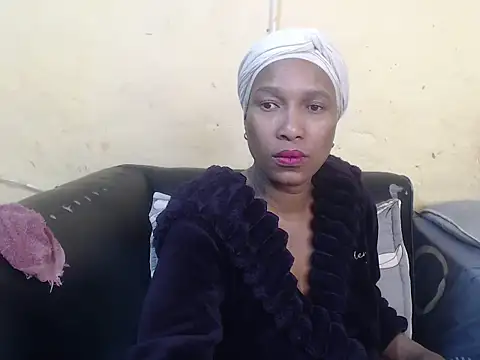Snapshot of Heaven_Squirter chatting on July 2026 07:01:02 AM Heaven Squirter online show from July 2026 07:01:02 AM
