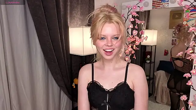 lolabunny2008 online show from May 2026 10:37:01 PM