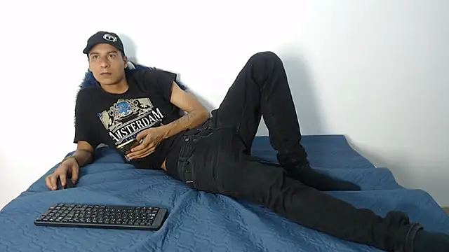 Snapshot of cameronsilverman chatting on April 2026 08:59:02 PM cameronsilverman online show from April 2026 08:59:02 PM