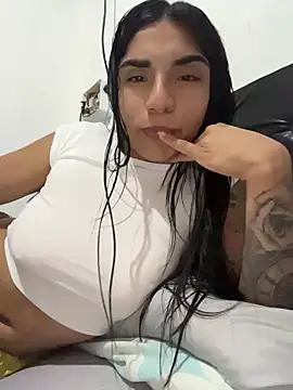 Snapshot of InesD_Arcy chatting on May 2026 11:02:01 PM InesD Arcy online show from May 2026 11:02:01 PM