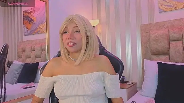 Snapshot of lilith_pink__ chatting on May 2026 04:30:02 AM lilith pink online show from May 2026 04:30:02 AM