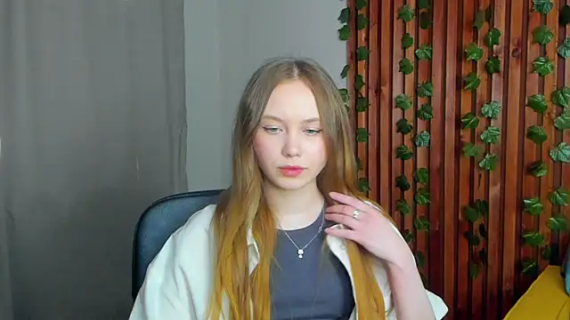 Snapshot of FloraLarsson chatting on May 2026 03:25:01 AM FloraLarsson online show from May 2026 03:25:01 AM