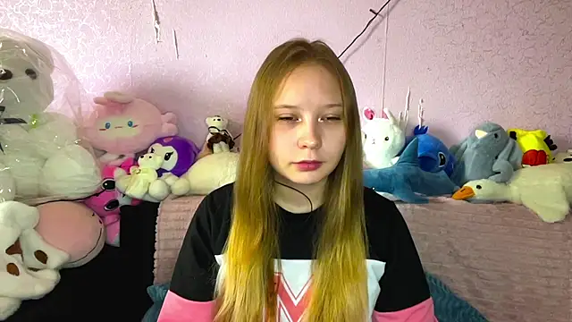 MertieVandusen online show from May 2026 05:03:02 AM