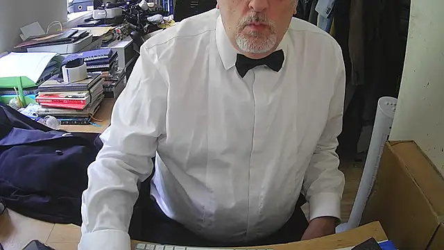 SuitedSub63 online show from August 2026 01:25:02 PM