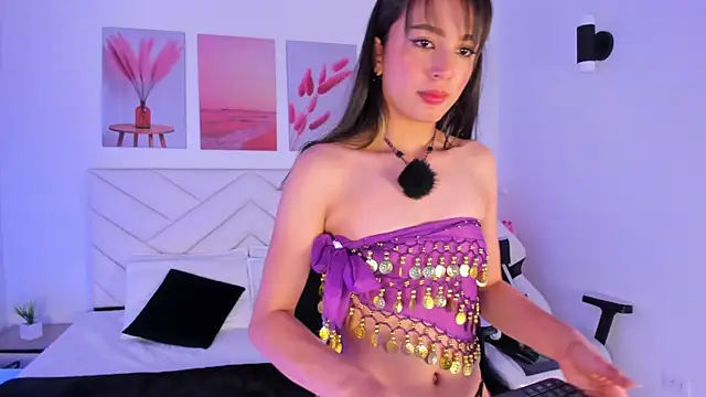 Snapshot of trixxie_18 chatting on May 2026 11:43:02 PM trixxie 18 online show from May 2026 11:43:02 PM