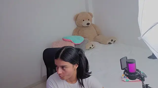 Snapshot of valerihouse_ chatting on May 2026 12:49:02 AM valerihouse online show from May 2026 12:49:02 AM