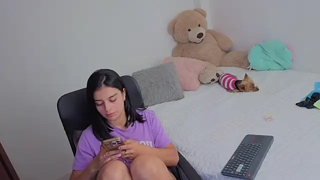 Snapshot of valerihouse_ chatting on June 2026 02:05:02 AM valerihouse online show from June 2026 02:05:02 AM