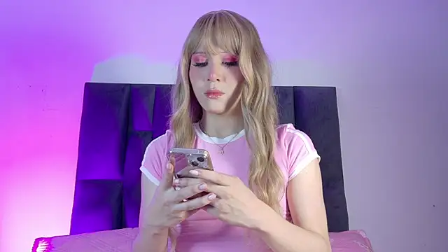 Snapshot of little_bonniie chatting on May 2026 07:42:02 PM little bonniie online show from May 2026 07:42:02 PM