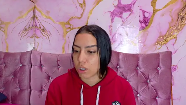 EMILYALEJANDRA online show from July 2026 01:37:01 PM