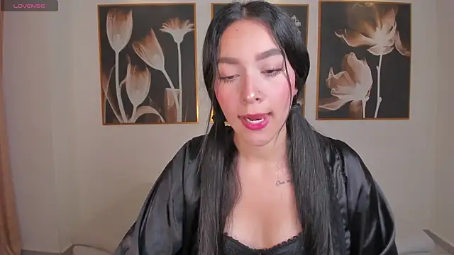 Snapshot of SophieKiss1 chatting on May 2026 05:40:02 PM SophieKiss1 online show from May 2026 05:40:02 PM