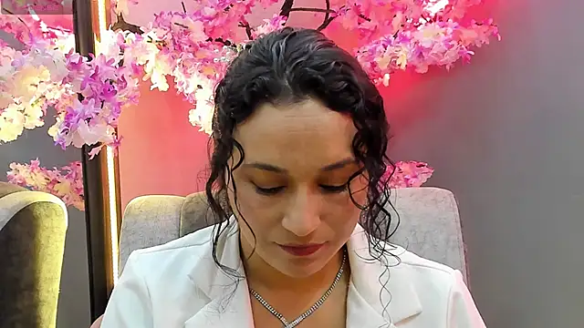 Elizabeth bennett online show from June 2026 04:27:02 PM