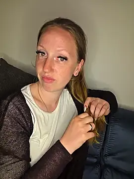 Snapshot of SweetGermanAlina chatting on June 2026 08:43:01 PM SweetGermanAlina online show from June 2026 08:43:01 PM