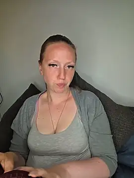 Snapshot of SweetGermanAlina chatting on June 2026 05:39:02 PM SweetGermanAlina online show from June 2026 05:39:02 PM