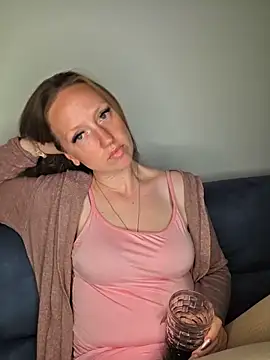 Snapshot of SweetGermanAlina chatting on June 2026 07:24:02 PM SweetGermanAlina online show from June 2026 07:24:02 PM