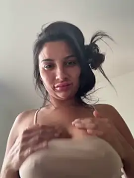 Snapshot of Miss_juicybabes chatting on June 2026 01:46:01 PM Miss juicybabes online show from June 2026 01:46:01 PM