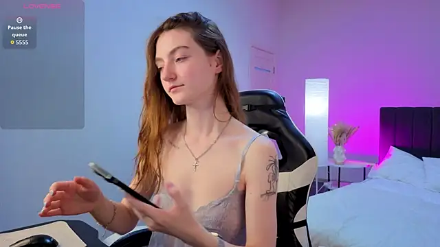 Snapshot of Valenora1 chatting on June 2026 11:21:02 AM Valenora1 online show from June 2026 11:21:02 AM
