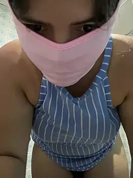 Snapshot of Emma_bom chatting on May 2026 07:42:02 PM Emma bom online show from May 2026 07:42:02 PM