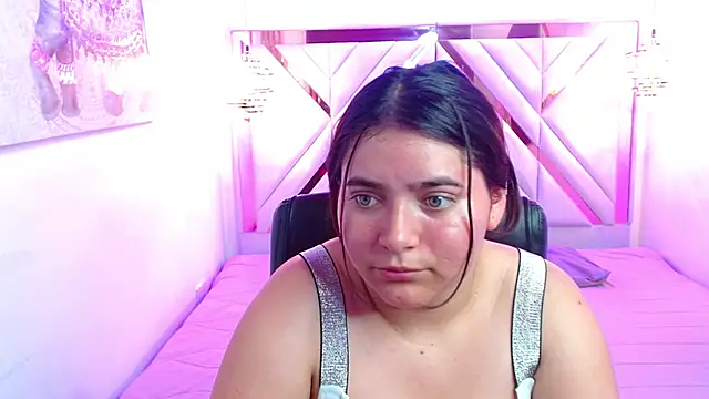 Laurha  online show from May 2026 07:54:02 PM