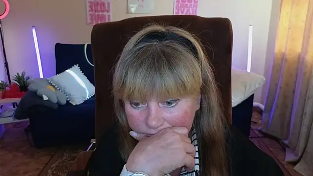 Melania Cook online show from May 2026 02:35:01 PM