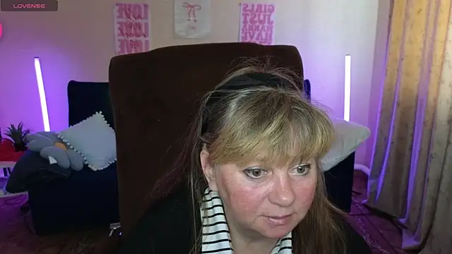 Melania Cook online show from May 2026 05:37:02 AM