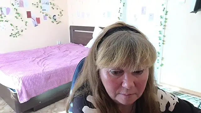 Melania Cook online show from May 2026 04:18:02 AM