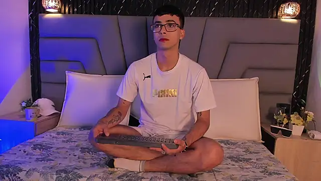 The skinny boy  online show from May 2026 03:14:02 AM