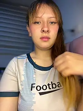 Snapshot of CharlotteUwU__ chatting on May 2026 01:57:16 AM CharlotteUwU online show from May 2026 01:57:16 AM