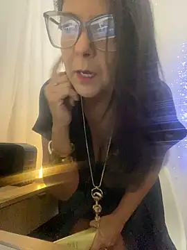 VelvetLunna online show from May 2026 01:02:02 AM