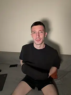 Matteoluvv online show from May 2026 07:19:02 PM
