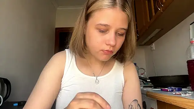 Snapshot of HildeConery chatting on May 2026 12:23:01 PM HildeConery online show from May 2026 12:23:01 PM