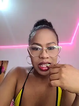 Snapshot of kimreigns chatting on May 2026 09:53:01 PM kimreigns online show from May 2026 09:53:01 PM