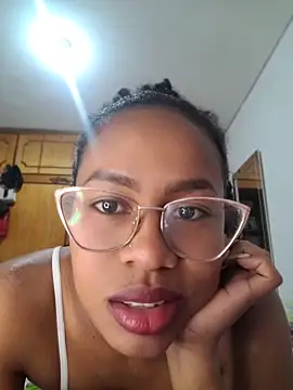 Snapshot of kimreigns chatting on May 2026 05:38:01 AM kimreigns online show from May 2026 05:38:01 AM