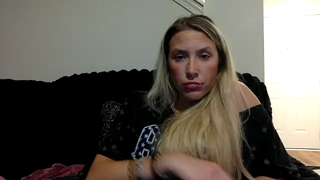 Snapshot of Misss_alyssaaa chatting on May 2026 01:03:01 AM Misss alyssaaa online show from May 2026 01:03:01 AM