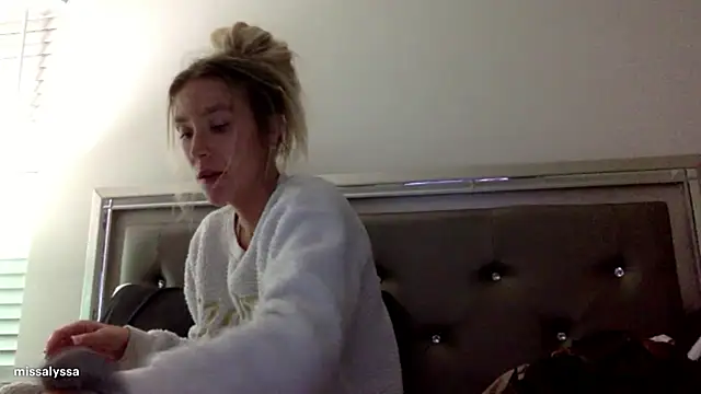 Snapshot of Misss_alyssaaa chatting on May 2026 04:20:02 AM Misss alyssaaa online show from May 2026 04:20:02 AM