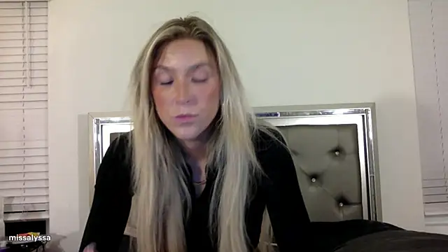 Snapshot of Misss_alyssaaa chatting on June 2026 04:12:02 AM Misss alyssaaa online show from June 2026 04:12:02 AM