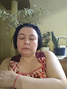 Snapshot of EmmaEmmy40 chatting on June 2026 05:33:02 PM EmmaEmmy40 online show from June 2026 05:33:02 PM