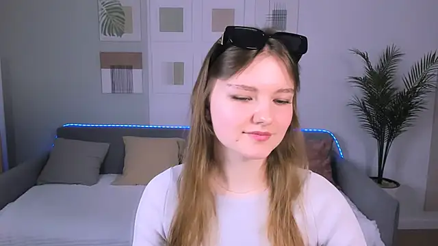 LookEva online show from May 2026 12:32:01 PM