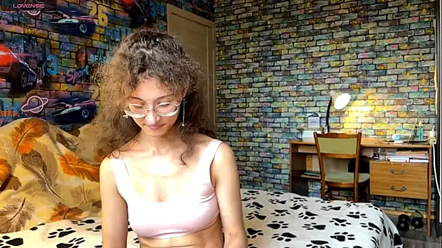 Snapshot of CurlyWinx chatting on June 2026 12:40:01 PM CurlyWinx online show from June 2026 12:40:01 PM