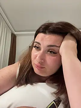 Snapshot of AureTease chatting on June 2026 06:44:01 PM AureTease online show from June 2026 06:44:01 PM