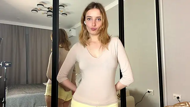 rosylume online show from May 2026 04:48:01 PM