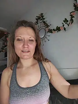 Candy Cougar online show from June 2026 07:00:01 AM