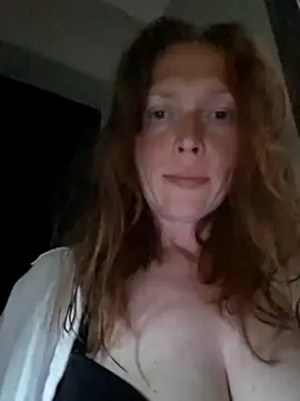 MillaSmileX online show from June 2026 06:43:01 PM