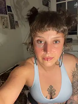 Snapshot of EmilieBraun chatting on May 2026 08:39:01 PM EmilieBraun online show from May 2026 08:39:01 PM